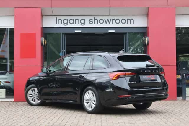 Škoda Octavia (2023) thumbnail 4