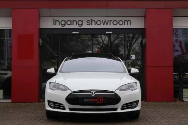 Tesla Model S (2015) thumbnail 5