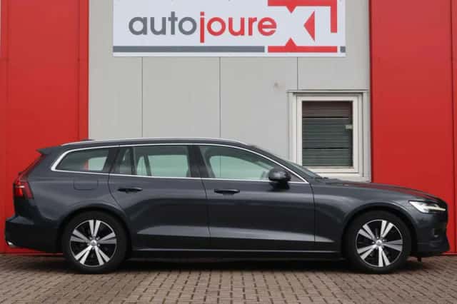 Volvo V60 (2018) thumbnail 3