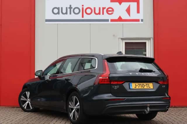Volvo V60 (2018) thumbnail 4
