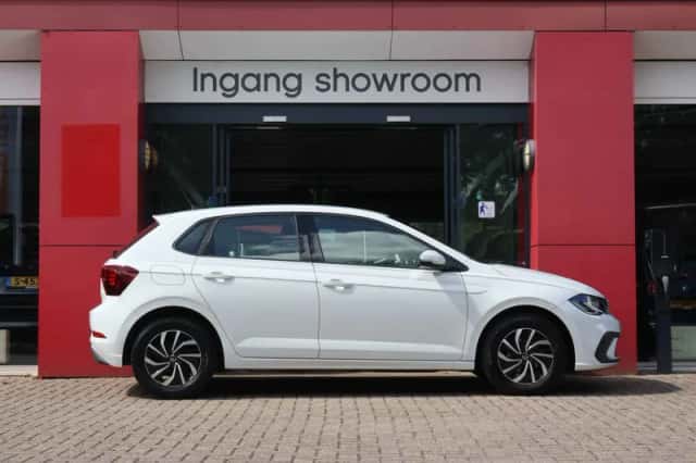 Volkswagen Polo (2023) thumbnail 3