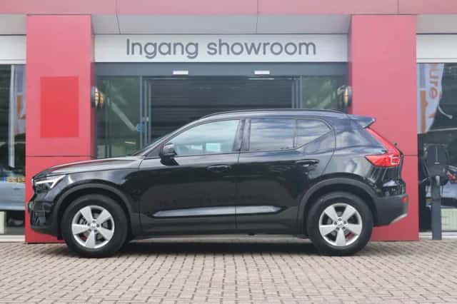 Volvo XC40 (2023) thumbnail 2