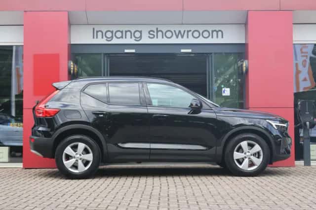 Volvo XC40 (2023) thumbnail 3