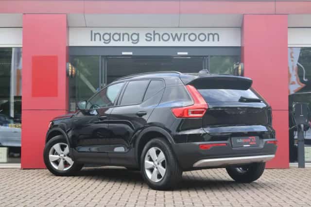 Volvo XC40 (2023) thumbnail 4