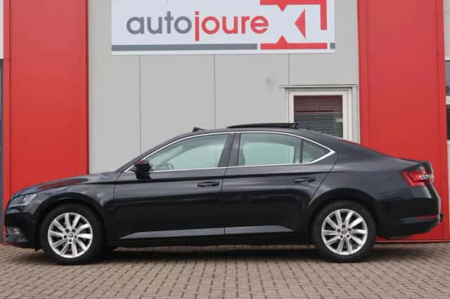 Škoda Superb (2019) thumbnail 2