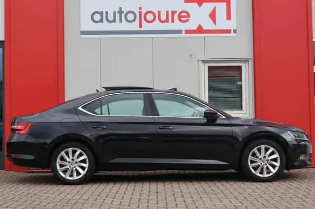 Škoda Superb (2019) thumbnail 3