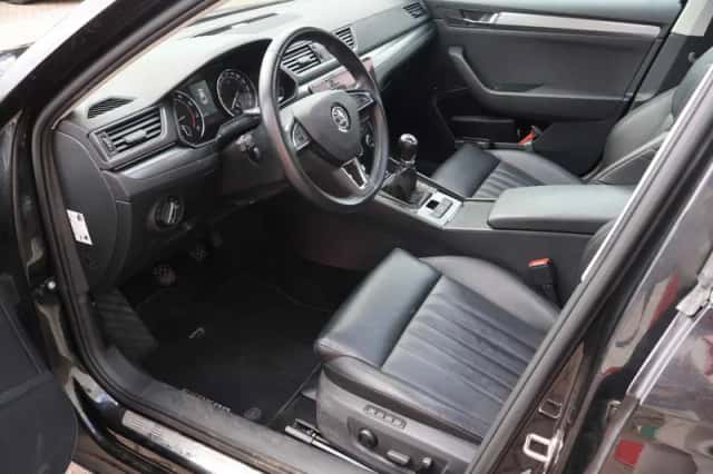 Škoda Superb (2019) thumbnail 5