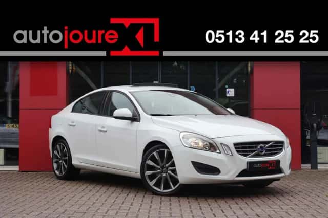 Volvo S60 (2010) thumbnail 1