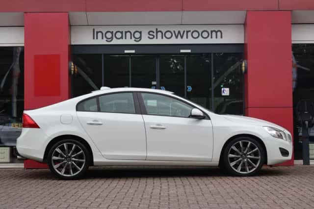 Volvo S60 (2010) thumbnail 3