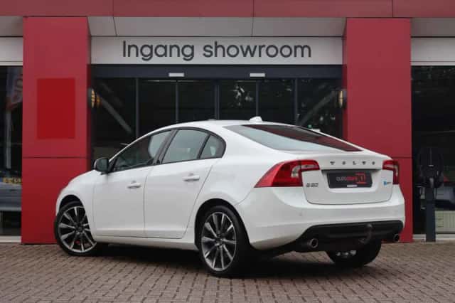 Volvo S60 (2010) thumbnail 4