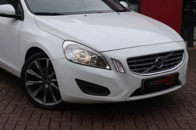 Volvo S60 (2010) thumbnail 5