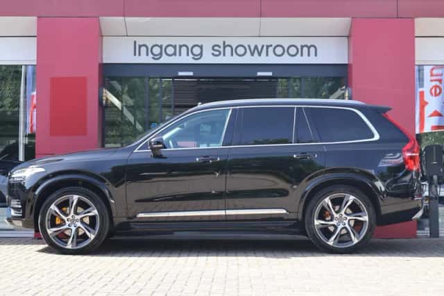 Volvo XC90 (2015) thumbnail 2