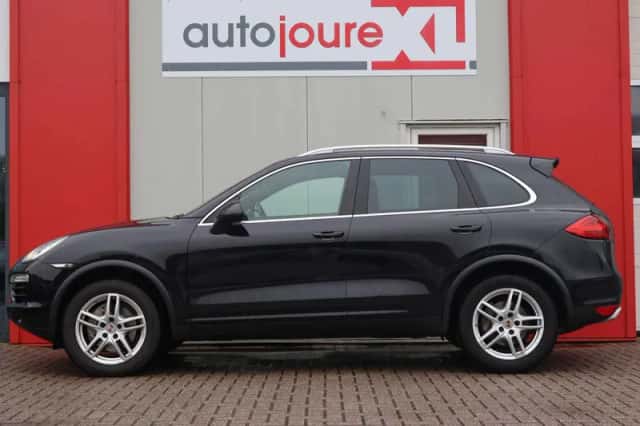 Porsche Cayenne (2011) thumbnail 2