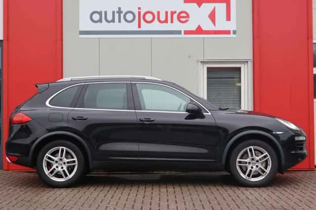 Porsche Cayenne (2011) thumbnail 3