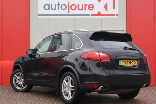 Porsche Cayenne (2011) thumbnail 4