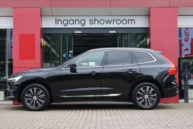 Volvo XC60 (2022) thumbnail 2