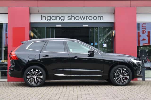 Volvo XC60 (2022) thumbnail 3