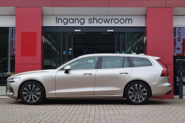 Volvo V60 (2022) thumbnail 2