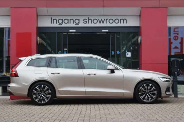 Volvo V60 (2022) thumbnail 3