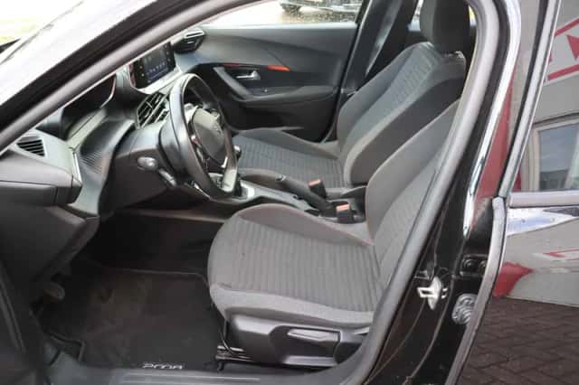 Peugeot 2008 (2020) thumbnail 5