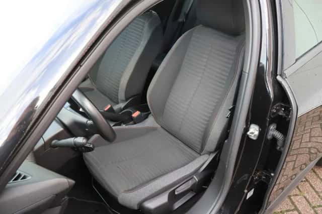 Peugeot 2008 (2020) thumbnail 6