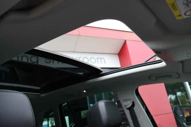 Volkswagen Tiguan (2018) thumbnail 6