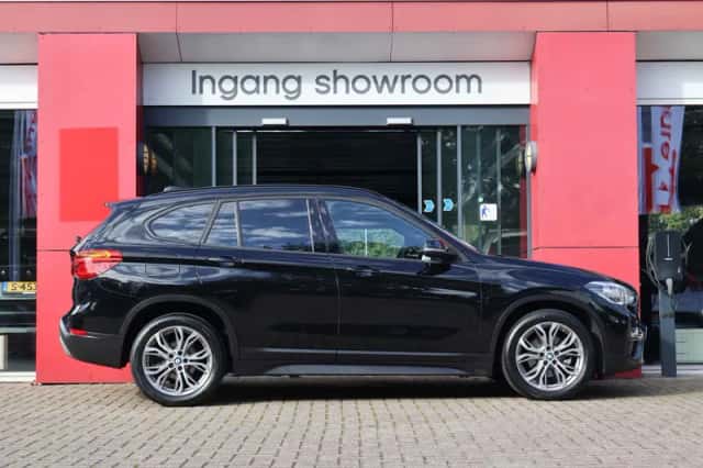 BMW X1 (2017) thumbnail 3