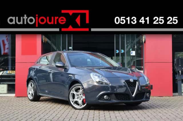 Alfa Romeo Giulietta (2016) thumbnail 1