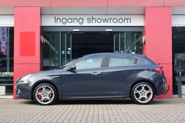 Alfa Romeo Giulietta (2016) thumbnail 2