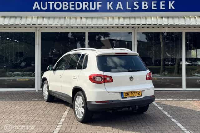 Volkswagen Tiguan (2010) thumbnail 3