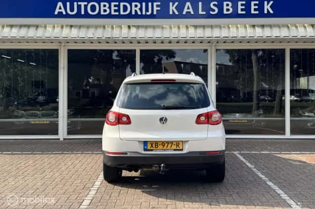 Volkswagen Tiguan (2010) thumbnail 4