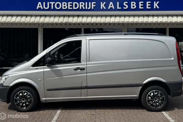 Mercedes-Benz Vito (2013) thumbnail 3