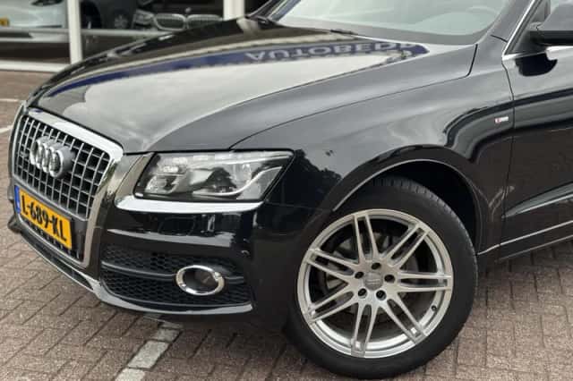 Audi Q5 (2010) thumbnail 2
