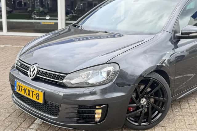Volkswagen Golf (2010) thumbnail 2