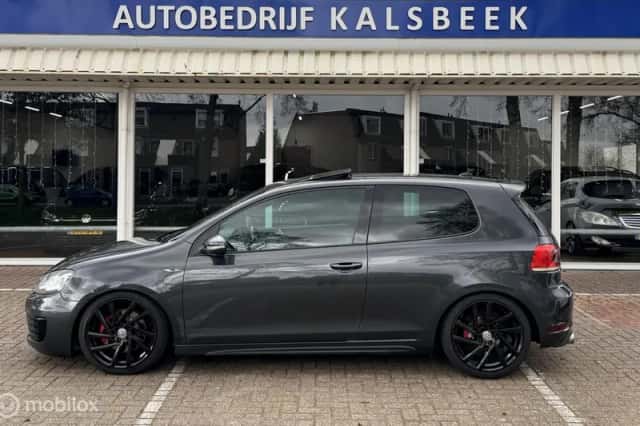 Volkswagen Golf (2010) thumbnail 3