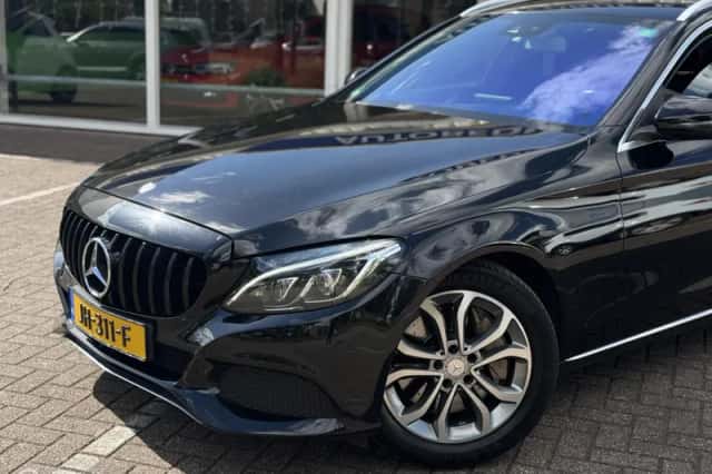 Mercedes-Benz C-Klasse (2016) thumbnail 2