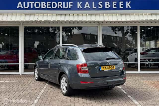 Škoda Octavia (2014) thumbnail 4