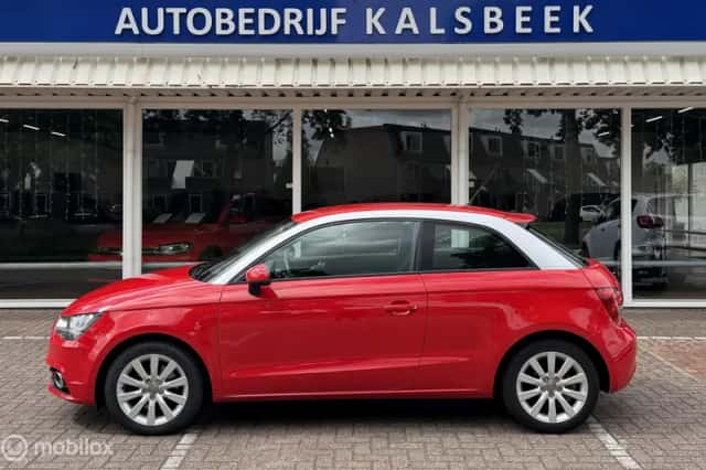 Audi A1 (2011) thumbnail 3