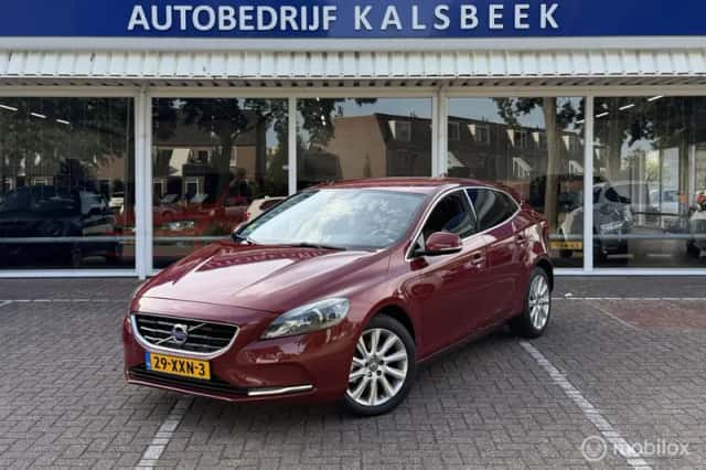 Volvo V40 (2012) thumbnail 1