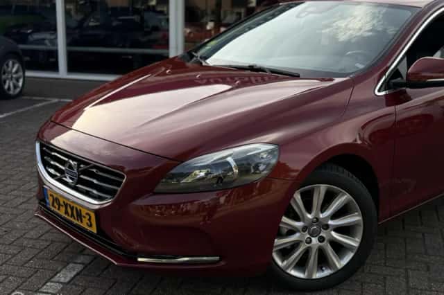 Volvo V40 (2012) thumbnail 2