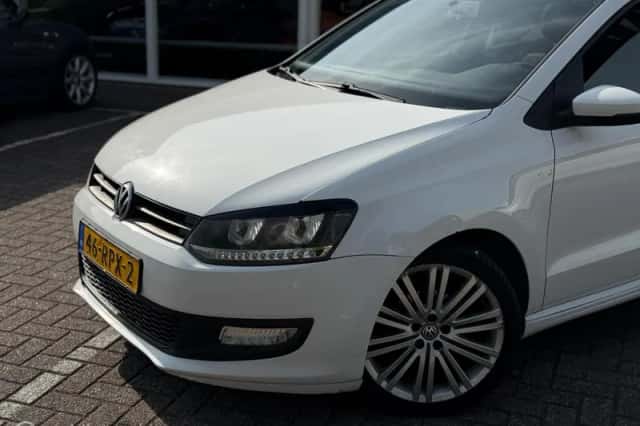 Volkswagen Polo (2011) thumbnail 2