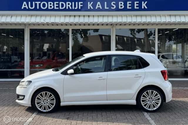 Volkswagen Polo (2011) thumbnail 3