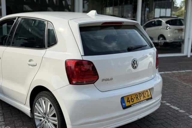 Volkswagen Polo (2011) thumbnail 5