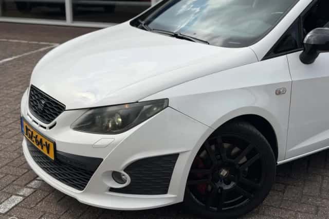 SEAT Ibiza (2011) thumbnail 2