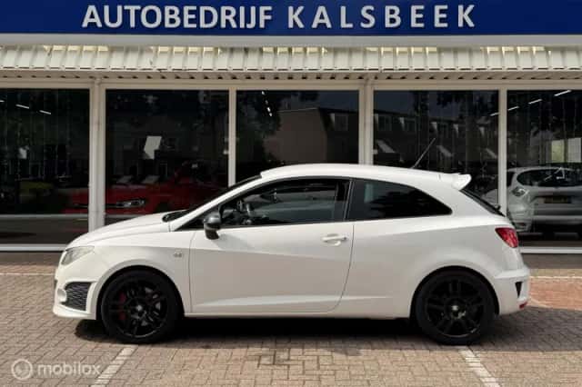SEAT Ibiza (2011) thumbnail 3