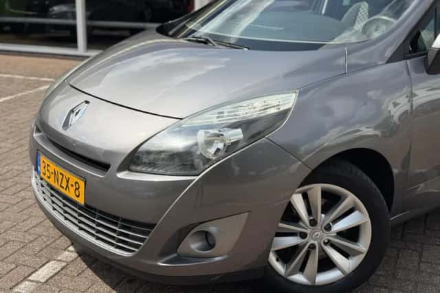 Renault Grand Scénic (2011) thumbnail 2