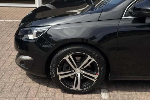 Peugeot 308 (2015) thumbnail 4