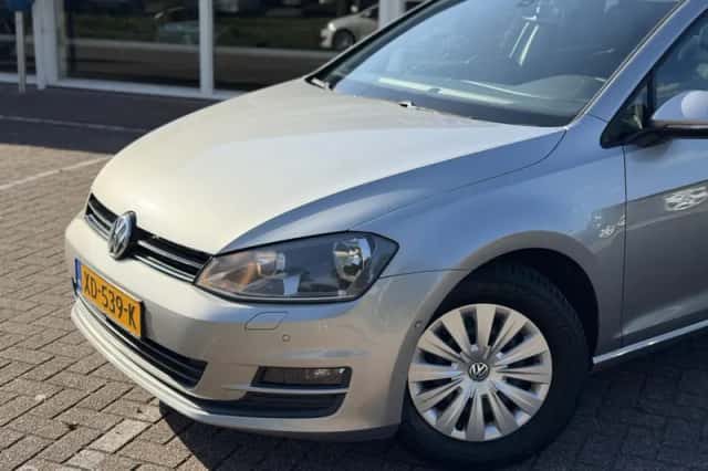 Volkswagen Golf (2013) thumbnail 2
