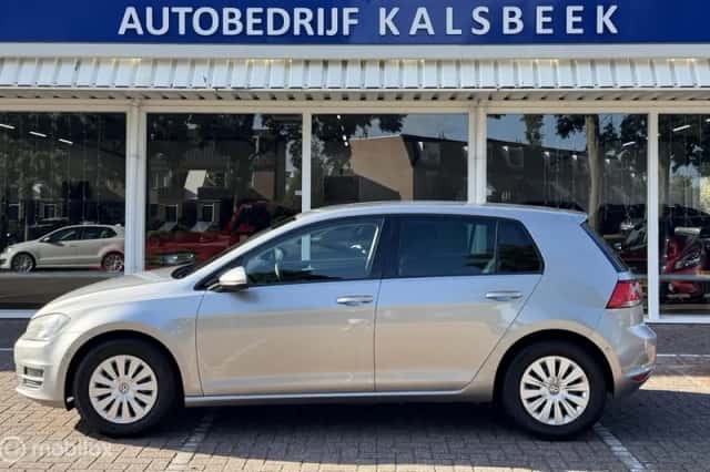 Volkswagen Golf (2013) thumbnail 3