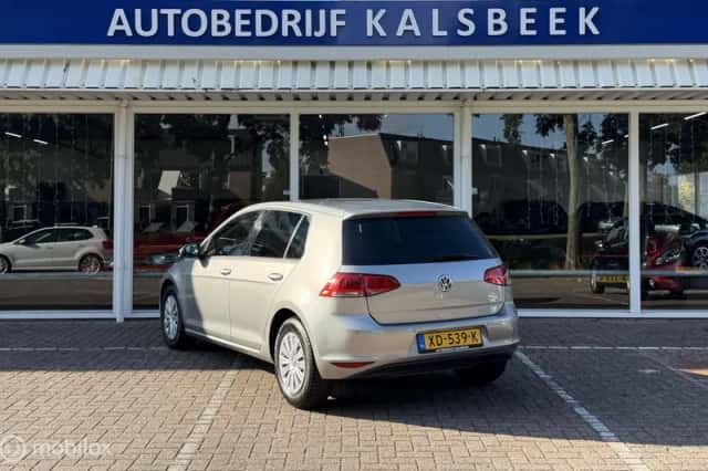Volkswagen Golf (2013) thumbnail 4